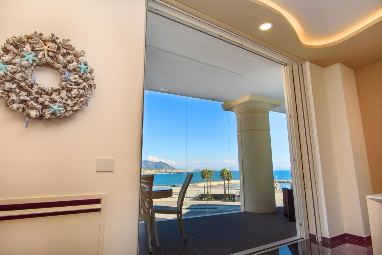 Mareluna Crescent - Luxury Seafront Experience Salerno Esterno foto