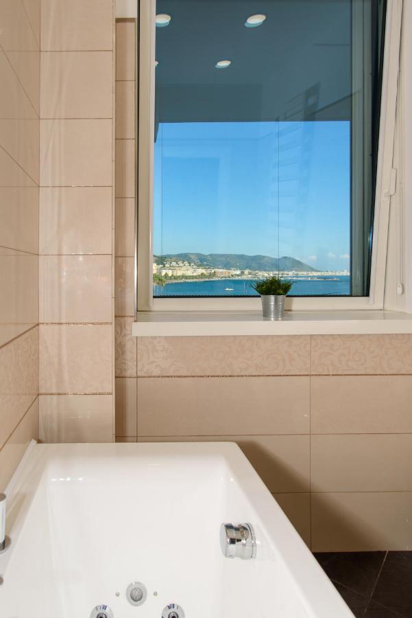 Mareluna Crescent - Luxury Seafront Experience Salerno Esterno foto