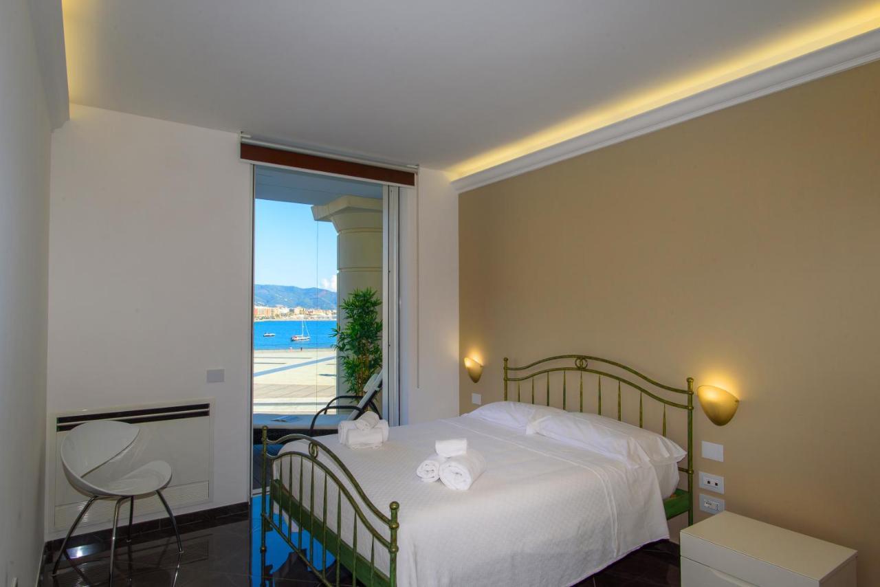 Mareluna Crescent - Luxury Seafront Experience Salerno Esterno foto