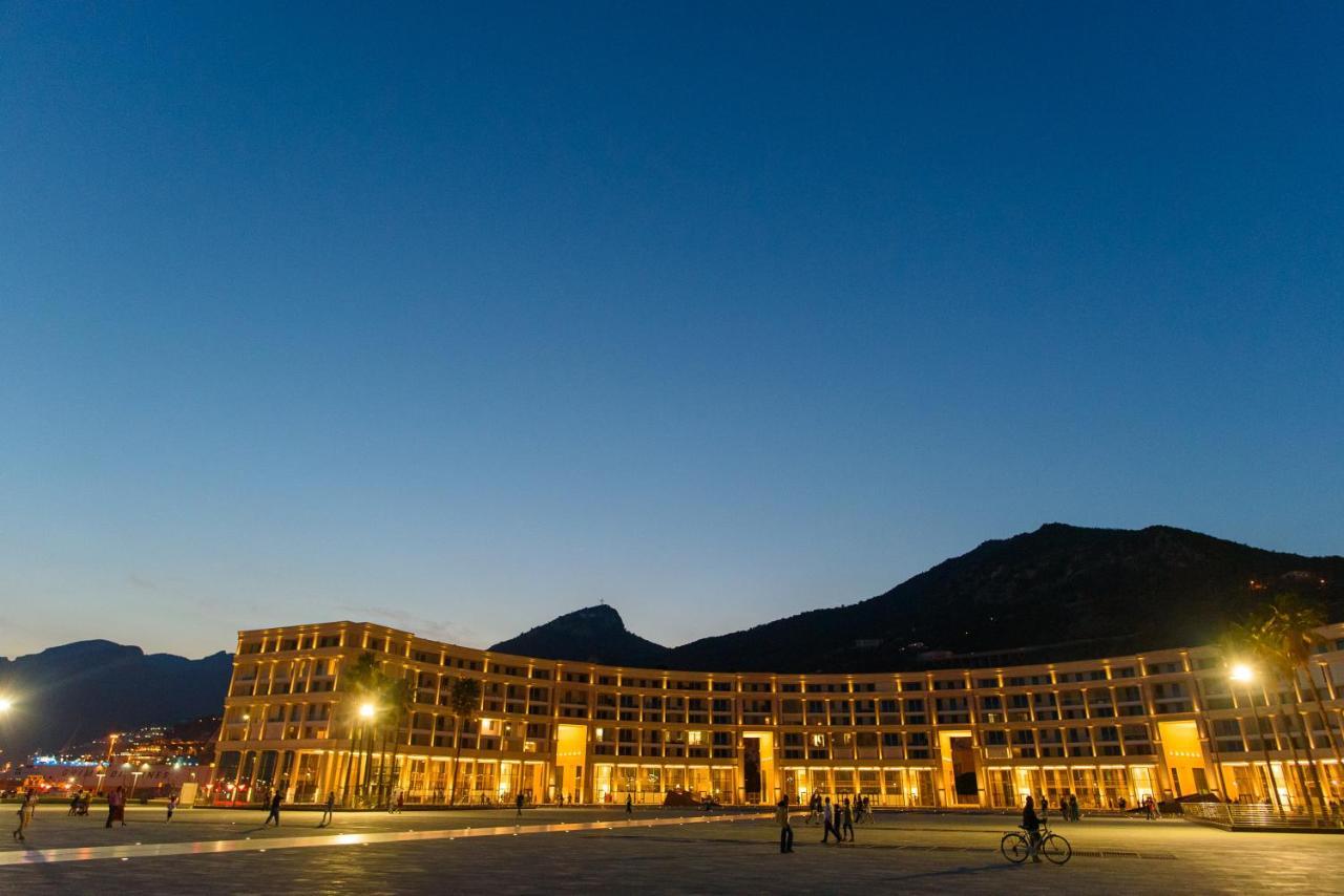 Mareluna Crescent - Luxury Seafront Experience Salerno Esterno foto