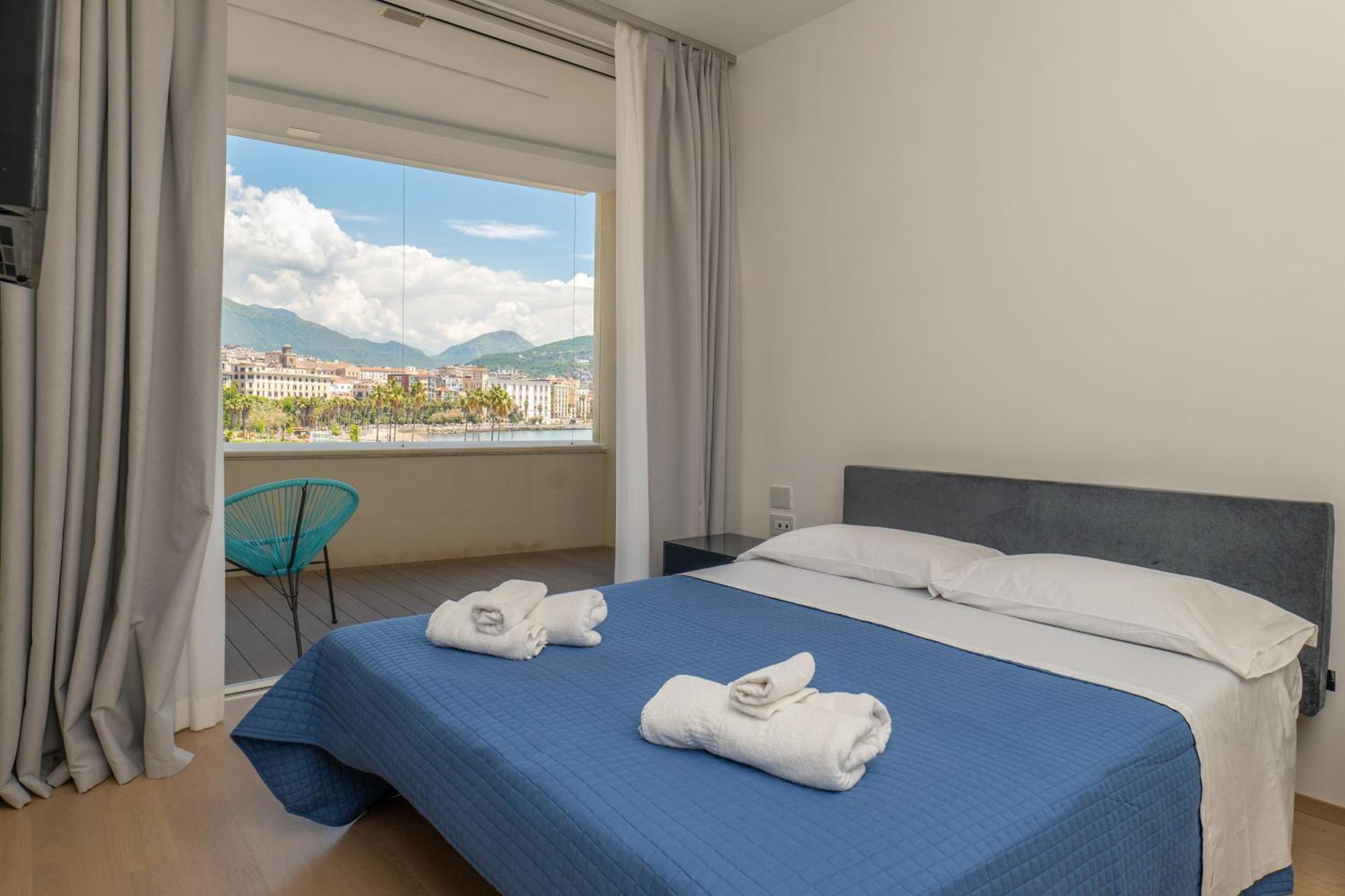 Mareluna Crescent - Luxury Seafront Experience Salerno Esterno foto